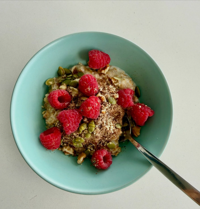 Porridge with raspberries, walnuts and seeds