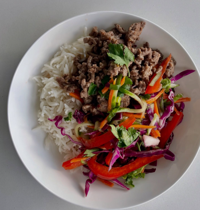 Thai style beef bowl with vegetables